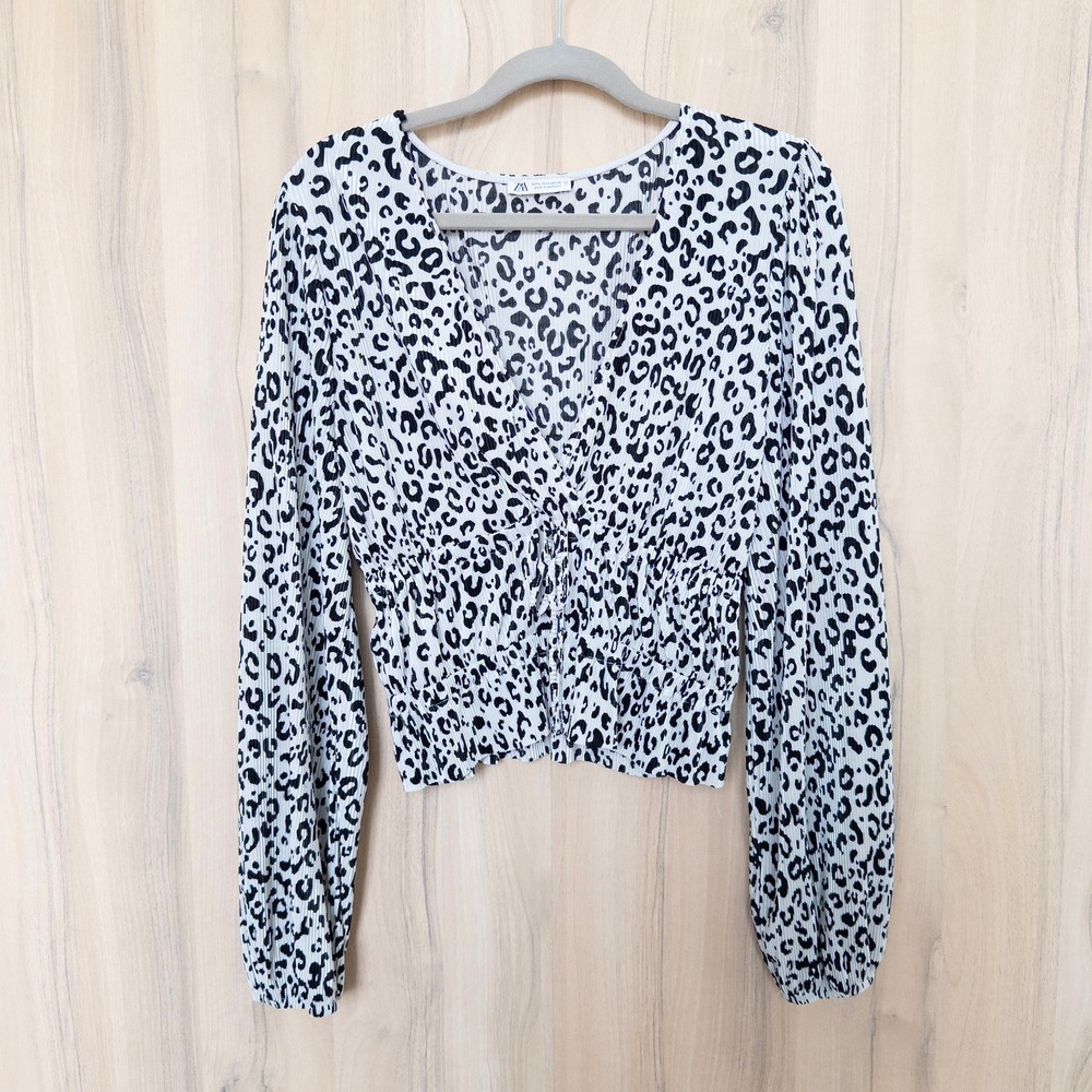Zara Womens Leopard Blouse L White Black Plisse Smocked Mob Wife Indie Party